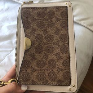 CREAM COACH CLUTCH LIKE NEW